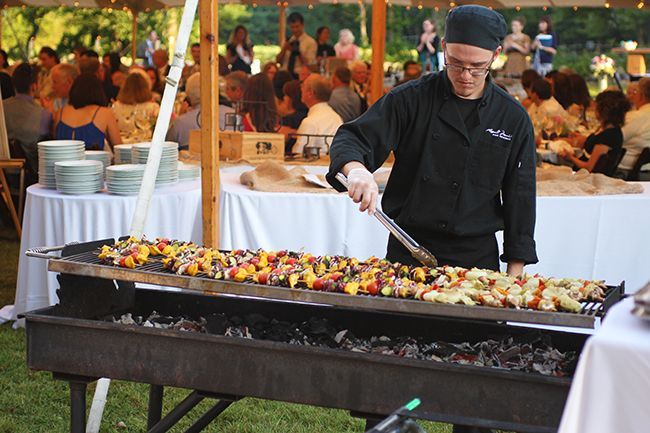 Le barbecue : Idée repas mariage original et tendance