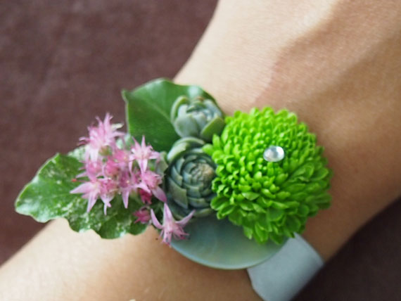 DIY Mariage: Bracelets fleuris pour votre cortège de mariage