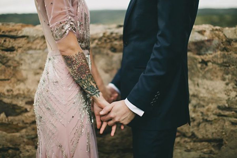 Mariée tatouée : nos conseils pour choisir votre belle robe !