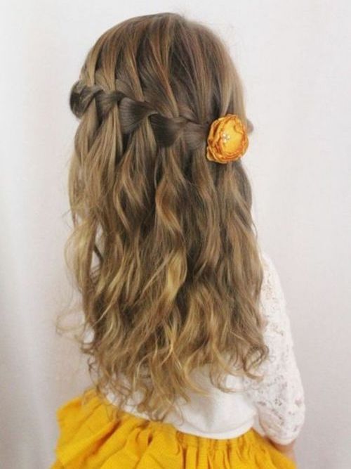 idée coiffure cérémonie enfant