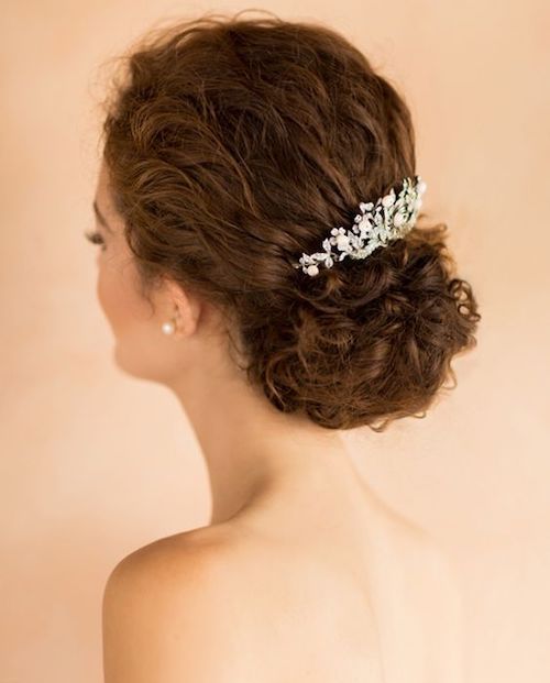 coiffure mariage cheveux bouclés