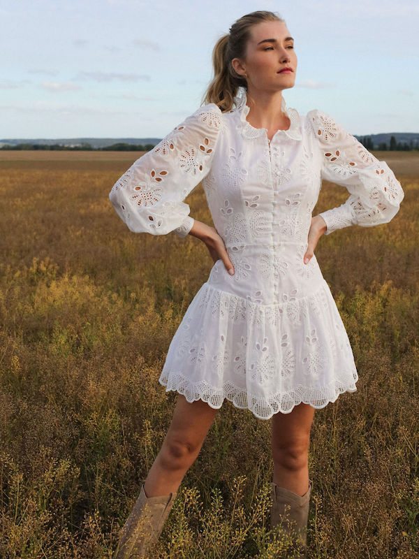Country - Marie Laporte