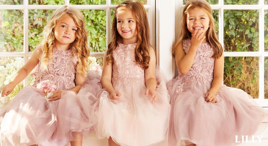 On craque pour la collection de robes de cérémonie pour  petites filles de LILLY !