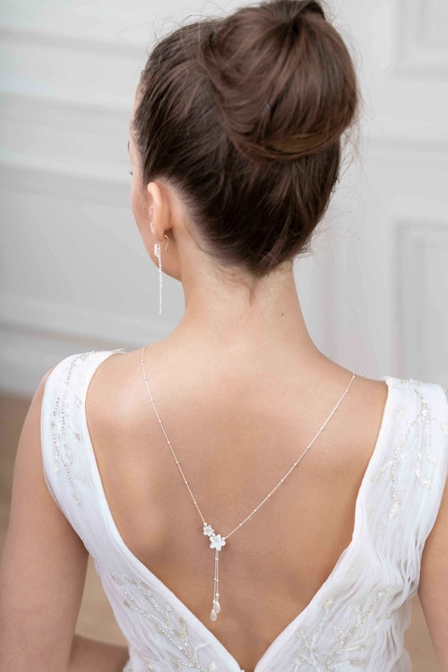 collier dos mariée