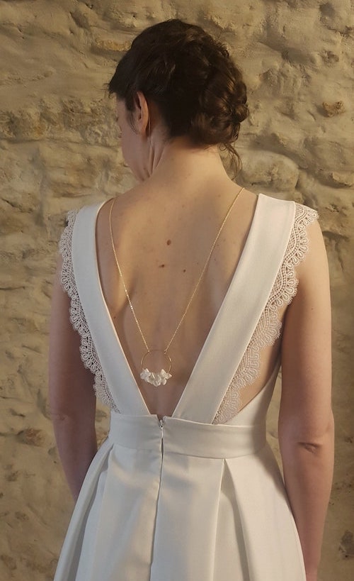 collier de dos fleur naturelle mariage 