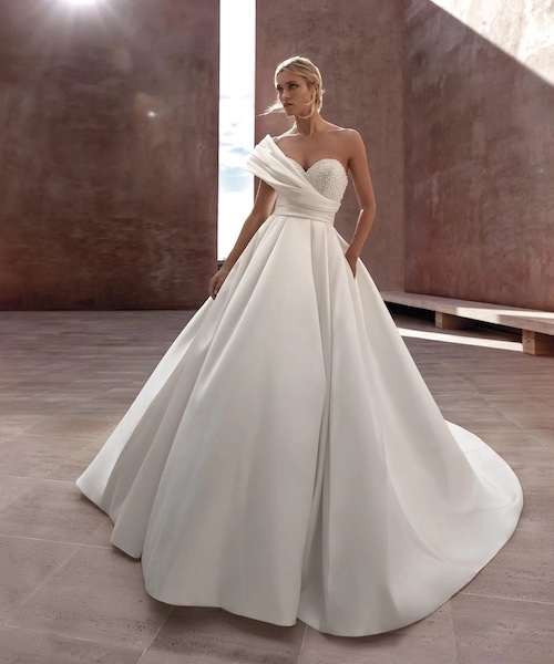 robe de mariée asymétrique
