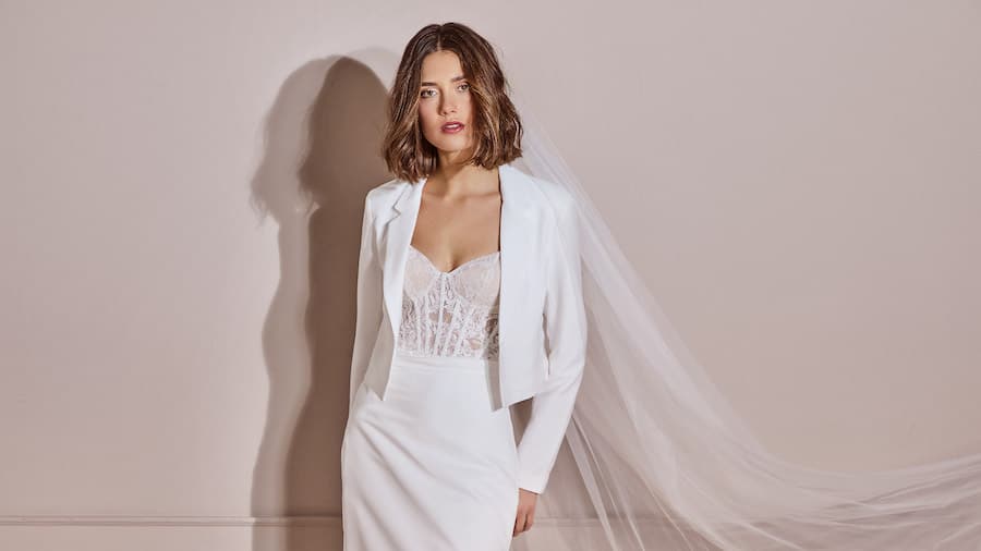 LILLY dévoile une superbe collection de vestes de mariée !